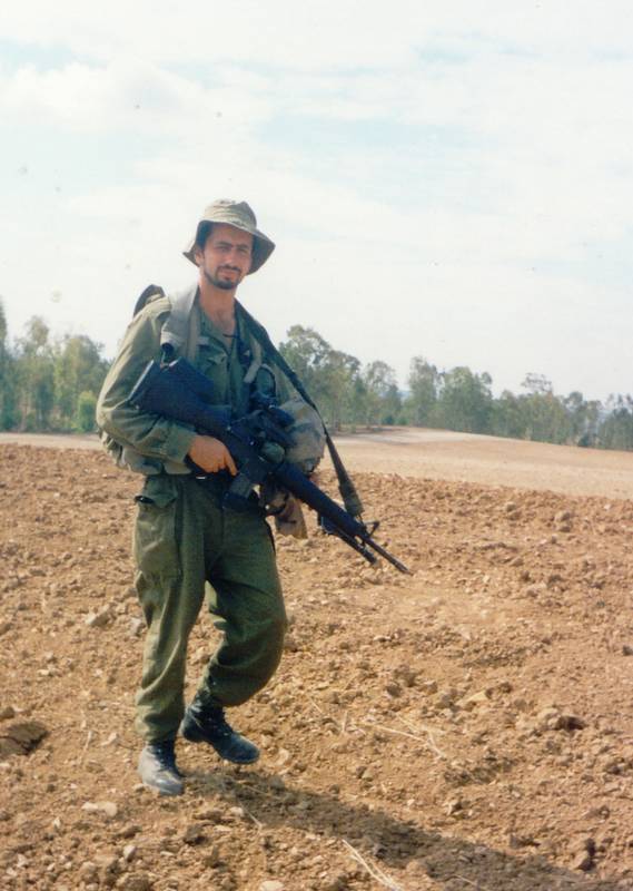 00300-army3.jpg